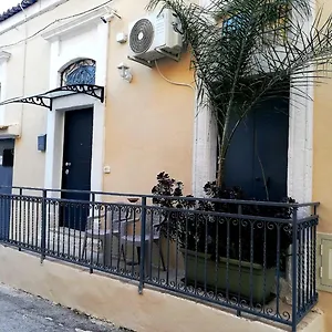 Sicilia - Intera Casa Con Privata Jacuzzi Sauna Bagno Di Vapore Ad Uso Illimitato Rosolini